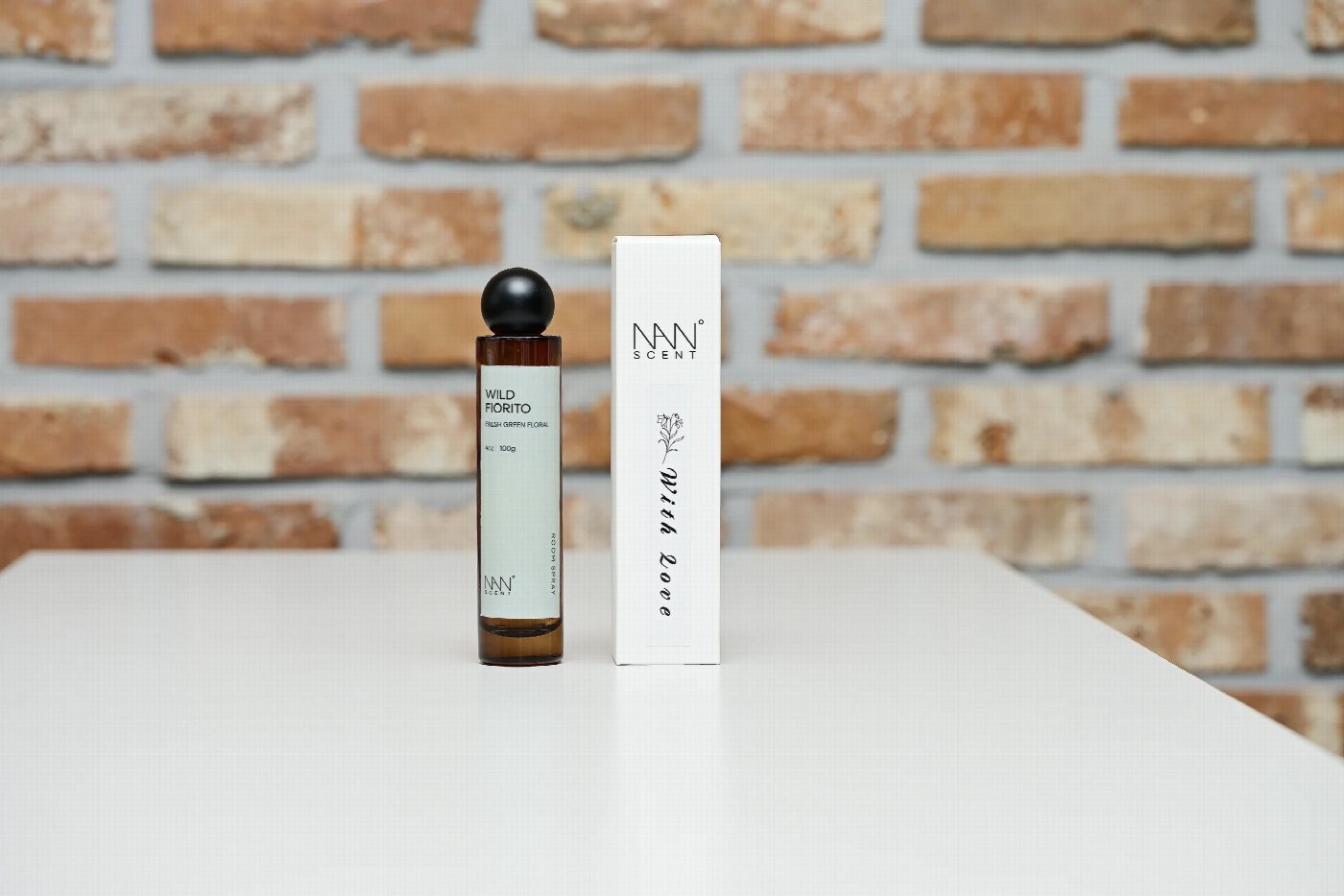 나노센트 시그니처 룸스프레이 100ml 섬유 방향 탈취제 입구 사용 예시